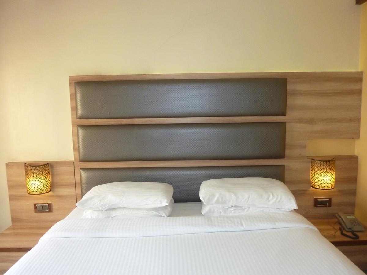 Hotel New Bengal Мумбаи Экстерьер фото