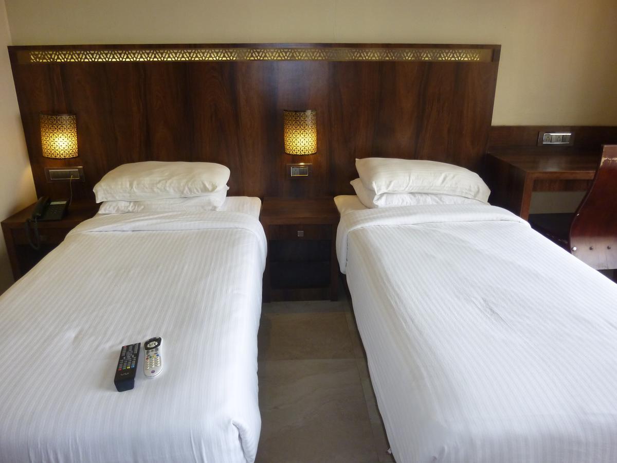 Hotel New Bengal Мумбаи Экстерьер фото
