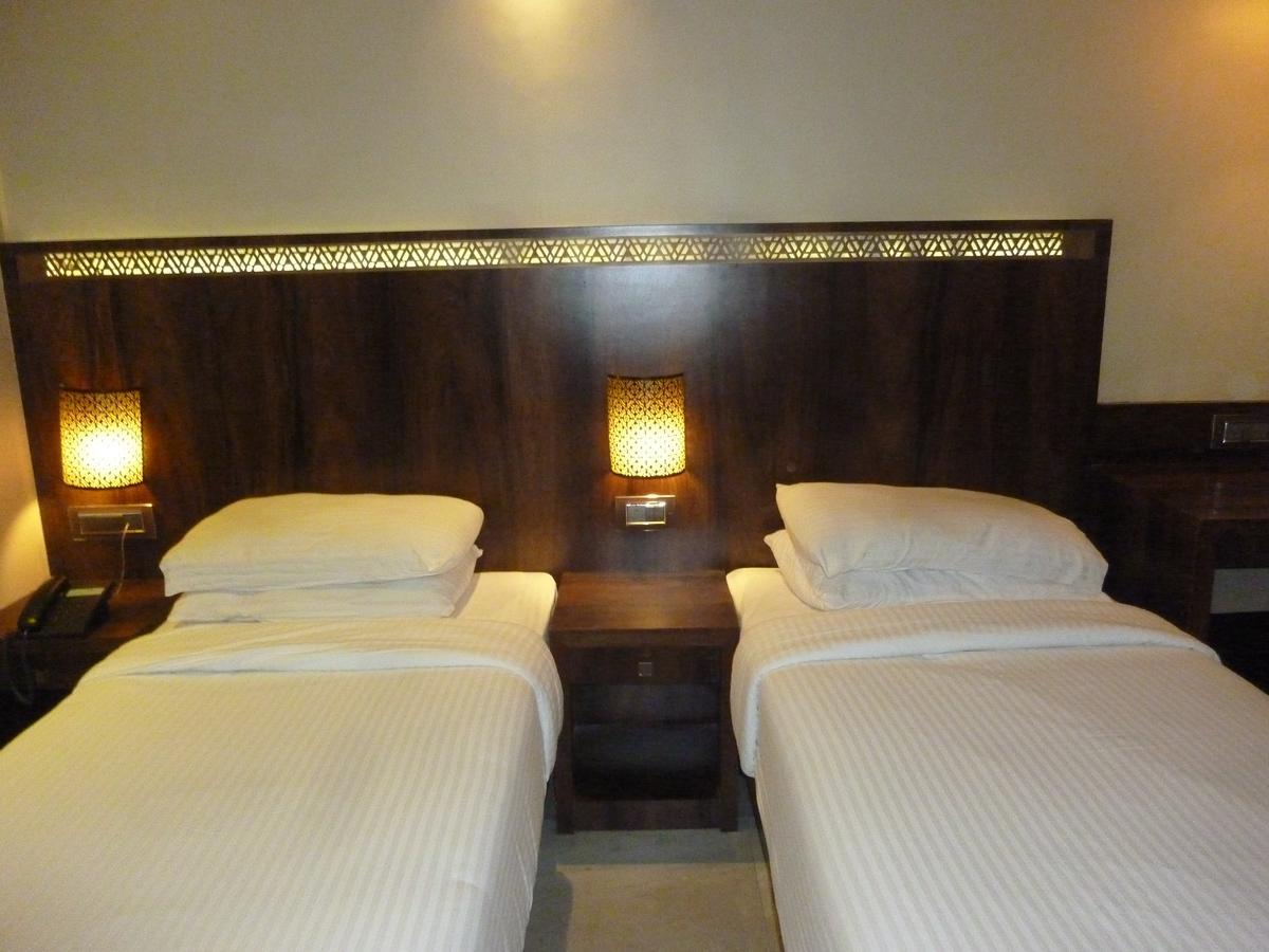 Hotel New Bengal Мумбаи Экстерьер фото
