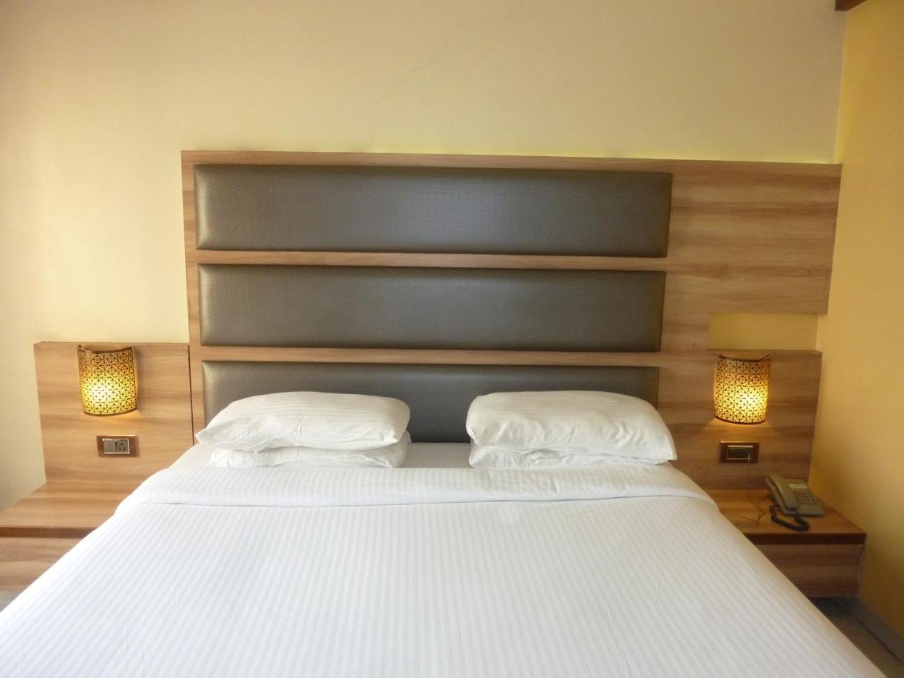 Hotel New Bengal Мумбаи Экстерьер фото